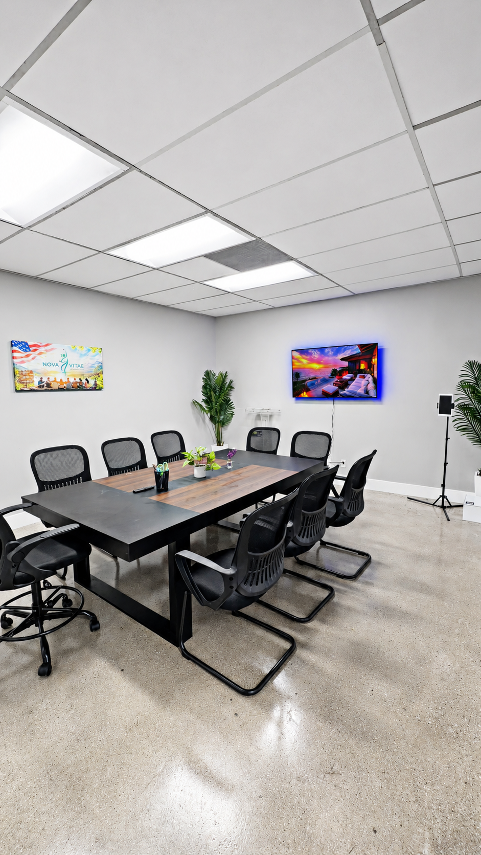 Nova Vitae group therapy room with a spacious table and comfortable seating